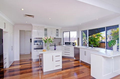 SEACLUSION 5 Bed Waterfront, Sleeps 12 - Nambucca Heads Accommodation 1