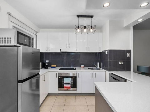 Sandy Bay Apartment With Hobart River View, Near UTAS - Stroll To Cafes And Shops - Nambucca Heads Accommodation 3