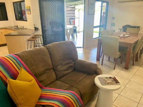 Spacious Retreat On Brenton In Tropical North Queensland - Nambucca Heads Accommodation 3