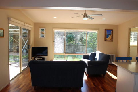 BEACHSIDE VILLA 2 - Nambucca Heads Accommodation 3