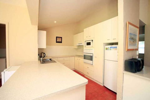 BEACHSIDE VILLA 2 - Nambucca Heads Accommodation 0