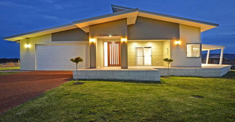 Beaufortia Views - Nambucca Heads Accommodation 0