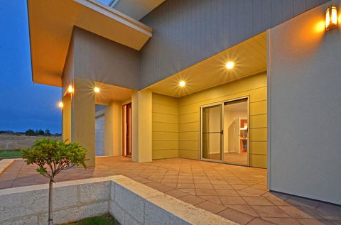 Beaufortia Views - Nambucca Heads Accommodation 2