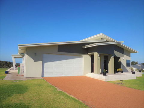 Beaufortia Views - Nambucca Heads Accommodation 1