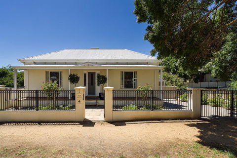 Berkeley Street Townhouse - Nambucca Heads Accommodation 0