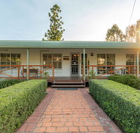 Birds 'n' Bloom Cottages - Nambucca Heads Accommodation