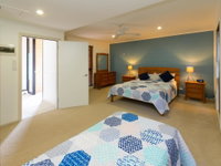 Blue Water Retreat - Downstairs