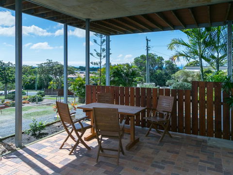 Blue Water Retreat - Upstairs & Downstairs - Nambucca Heads Accommodation 3