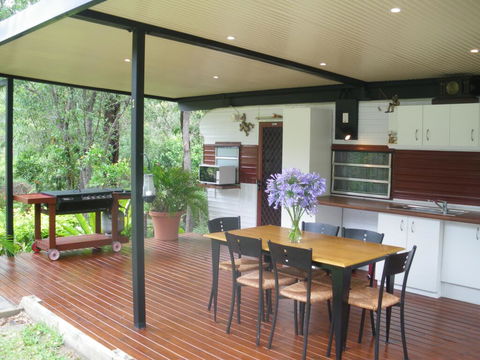 BoBRENE On Tamborine Nude Retreat - Cosy Chalet - Nambucca Heads Accommodation 2