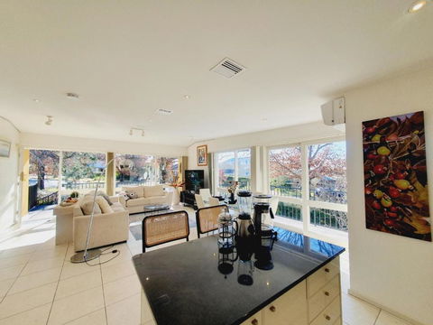 Yarralumla Sunny&open&comfy 3B&2B Home Near By A Lake And Shopping Centre - Nambucca Heads Accommodation 0