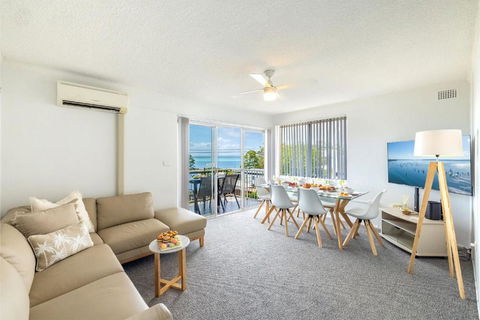 Yarramundi, 6,47 Magnus St - Unit In Nelson Bay With Stunning Water Views, Air Con, Wifi, Linen And Bed Making - Nambucca Heads Accommodation 2