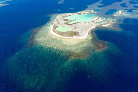 Abrolhos Islands Fixed-Wing Scenic Flight - Nambucca Heads Accommodation 4