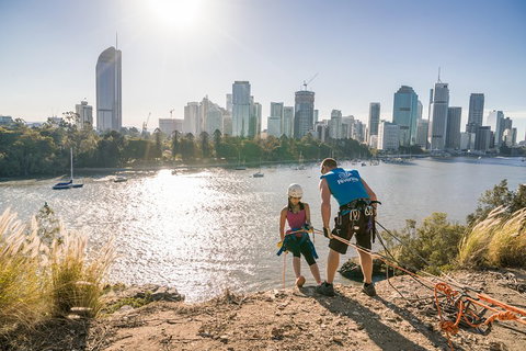 Abseiling The Kangaroo Point Cliffs In Brisbane - Nambucca Heads Accommodation 1