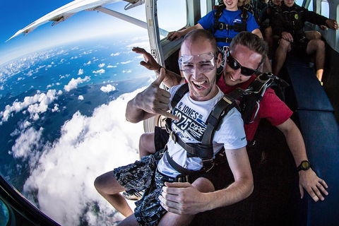 Reef And Rainforest Tandem Sky Dive In Cairns - Nambucca Heads Accommodation 2