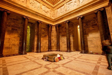 Shrine Cultural Guided Tour In Melbourne - Nambucca Heads Accommodation 4